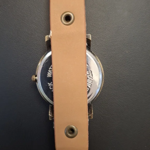 WoMaGe A577 Cute Cat Design Watch with Brown Strap - Picture 5 of 6